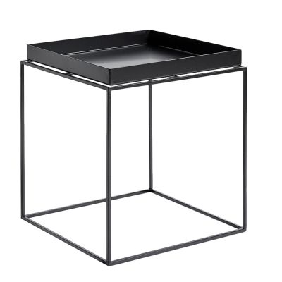 Schokoladenbrauner Tray Table M von Hay: Quadratischer Beistelltisch mit Tablettaufsatz und minimalistischem Metallgestell.